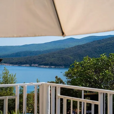 App For 2 Pers With Sea View Near Centar,18 *