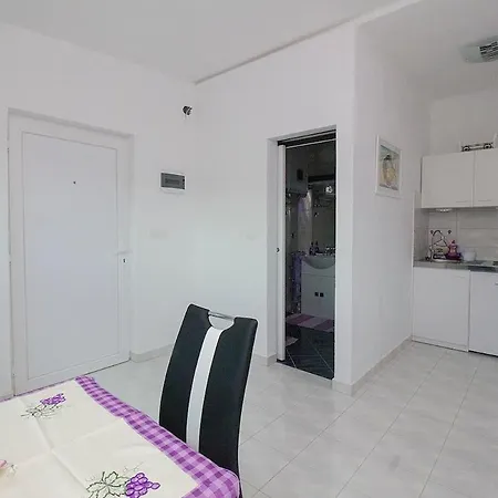 App For 2 Pers With Sea View Near Centar,18