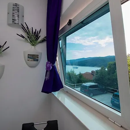 App For 2 Pers With Sea View Near Centar,18 *