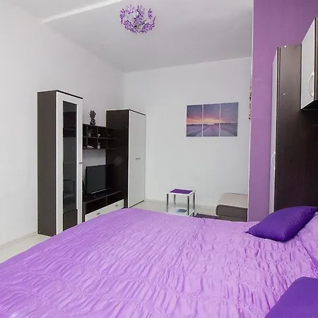 App For 2 Pers With Sea View Near Centar,18
