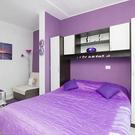 App For 2 Pers With Sea View Near Centar,18 *