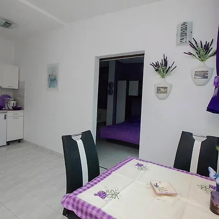 App For 2 Pers With Sea View Near Centar,18