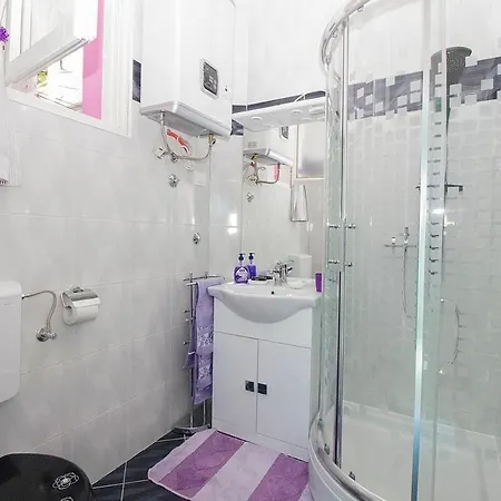 App For 2 Pers With Sea View Near Centar,18 *